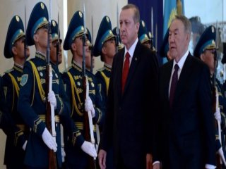 Nazarbayev'den Erdoğan'a Sıcak Karşılama