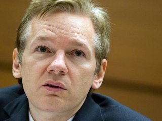 Assange, İfade Vermeyi Kabul Etti