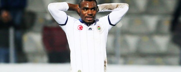 Emenike'ye Tepki Ve Alkış!