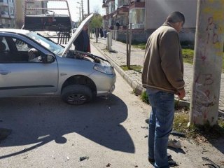 Kaldırımda yürürken otomobil çarptı