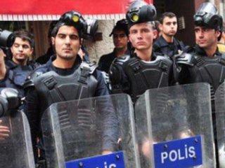 17 Polis Gözaltına Alındı