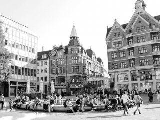 Küstahlığın Heykeli!