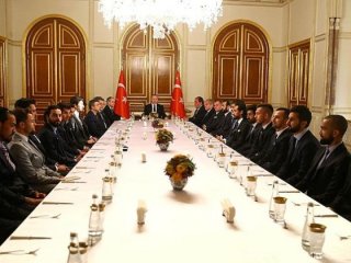 Zehir Zemberek Sözler! 'Saray'da Kuzu Kuzu Oturanlar..'