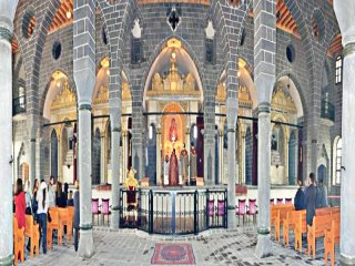 Türkiye Yol Geçen Hanı Mı?