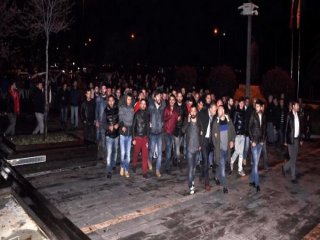 Mezar Ziyareti Söylentisi Üzerine Yürüdüler