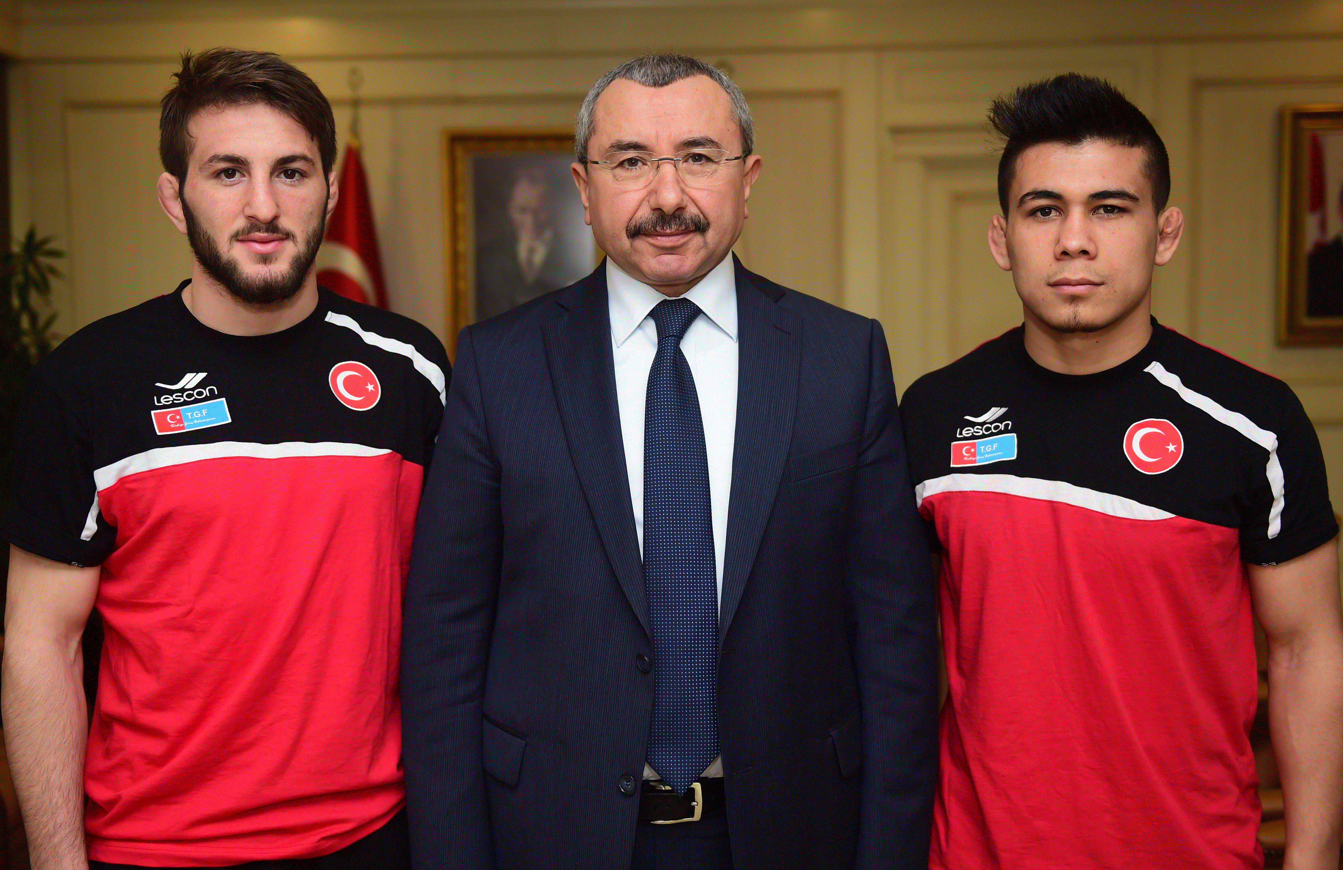 Başkanımız Erdem, Şampiyon güreşçilerimizi makamında kabul etti