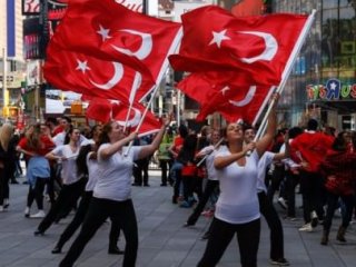 Times Meydanı'nda Türk Şöleni