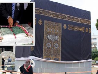 Diyanet'in Kabe Maketi ve Kuran Pastası Açıklaması