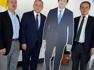 Bakan Zeybekçi Maketiyle Fotoğraf Yarışı