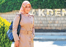 Başörtülü olduğu için final sınavına alınmadı