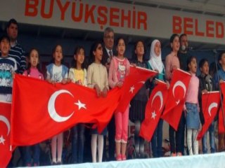 Suriyeli Çocuklara 7 Tır Oyuncak Dağıtıldı