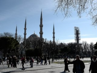 Camiler Doldu Taştı