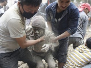 Nepal'de Şiddetli Deprem