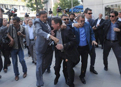 Melih Gökçek'e Yumurtalı Protesto