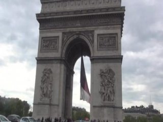 Paris Çanakkale Şehitleri İçin Yandı