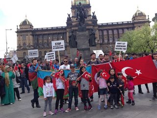 Ermeni İddiaları Prag'da Protesto Edildi