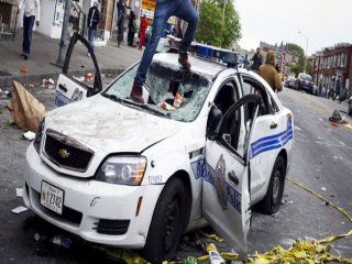 ABD'de 1 Hafta Sokağa Çıkma Yasağı İlan Edildi