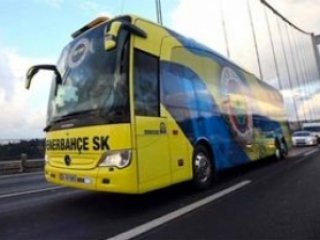 Fenerbahçe Otobüsüne Taşlı Saldırı