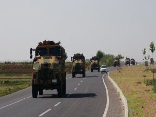 Sınıra Askeri Sevkiyat Hızlandı