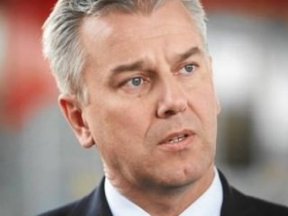 Adalet Bakanı Şüpheler Üzerine İstifa Etti