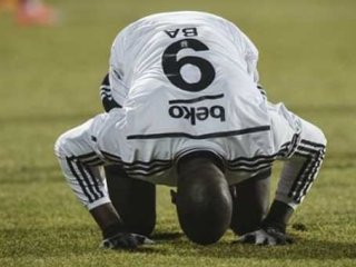 Demba Ba  Ayet Paylaştı!