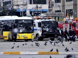 Polis Barikatını Otobüslerle Aştılar!