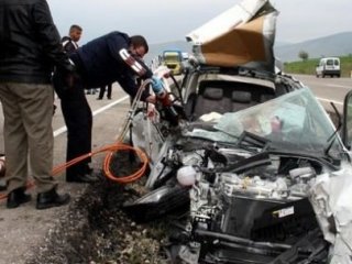 Feci Kaza! Seçim Otobüsünün Altına Girdi