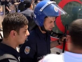Yaralı Polis Memuru Ambulansa Alınmadı