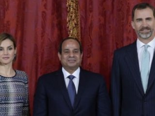 Kral, Sisi'yi 'kahraman' ilan etti