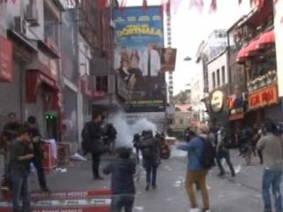 CHP Merkezinden Polise Sandalye!