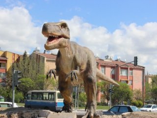 Ankara'nın Dinozoru Yerini Aldı