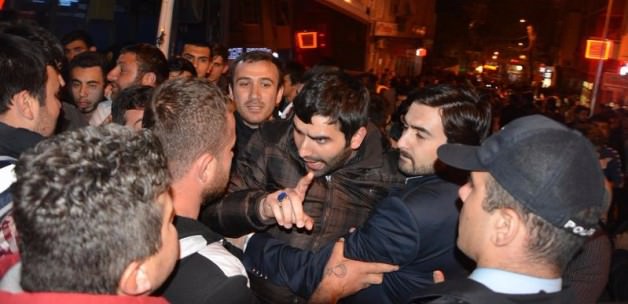 2 Bin Kişi HDP Binasını Bastı