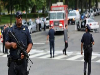 İslam Karşıtı Karikatür Sergisi Önünde Çatışma