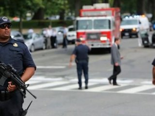 İslam Karşıtı Karikatür Sergisi Önünde Çatışma