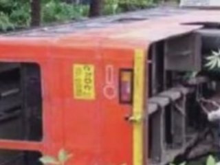 Hindistan'da Otobüs Kazası: 21 ölü