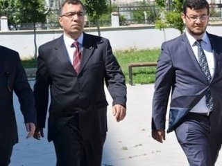 Savcılardan Sonra Albay Da Teslim Oldu