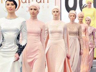 Defilede Müslümanlara Hakaret