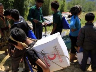 Türk Kızılayı'ndan 2 Bin Adet Branda