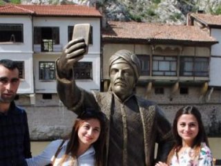 Amasya'ya Selfie Çeken Şehzade Heykeli!