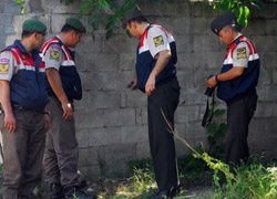 Saklambaç oynarken bomba buldu