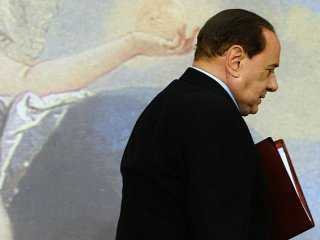 Kürsüden düştü solu suçladı