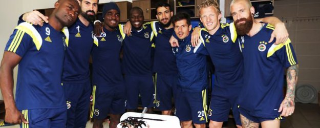 Takım Arkadaşlarından Emenike'ye Sürpriz!