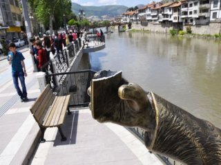 Selfie Çeken Şehzadenin Telefonu Kırıldı