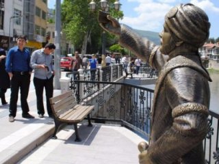 Selfie Çeken Şehzadenin Telefonu Kırıldı