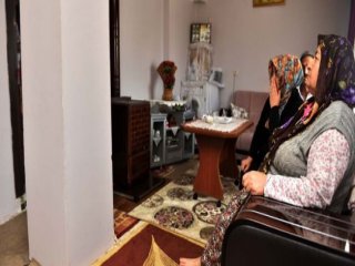 Kolondan "Elektrik Direği" Çıktı