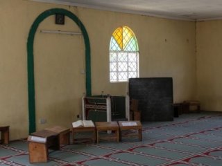 Camiyi Çevreleyen Duvar Çöktü: 10 Ölü