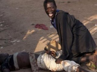 Afrika Kan Gölüne Döndü: 96 Ölü