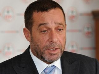 Serdar Denktaş İstifa Etti