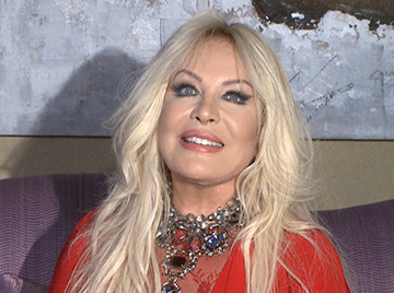 Emel Sayın Kafa Travması Geçirdi