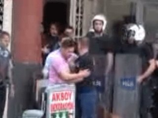 Ülkü Ocakları Binasını Bastılar!